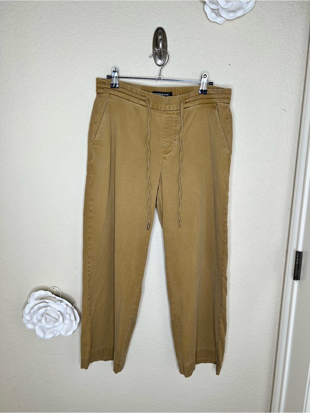 NTM: Liverpool Los Angeles Dijon Gold Pull-On Utility Jogger Pants Women’s Size